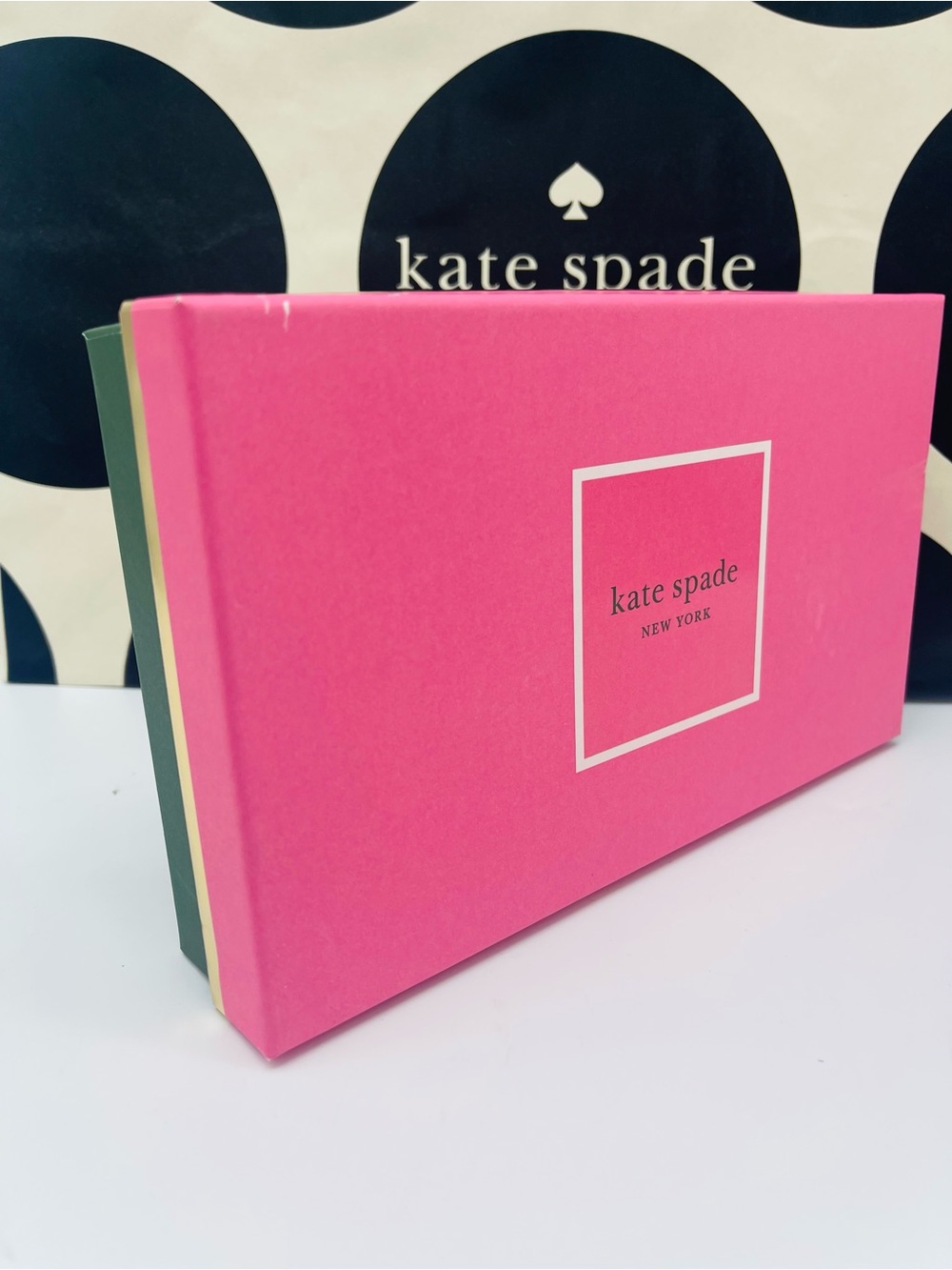 Kate Spade Bright Pink Gift Box - Picture 13 of 16